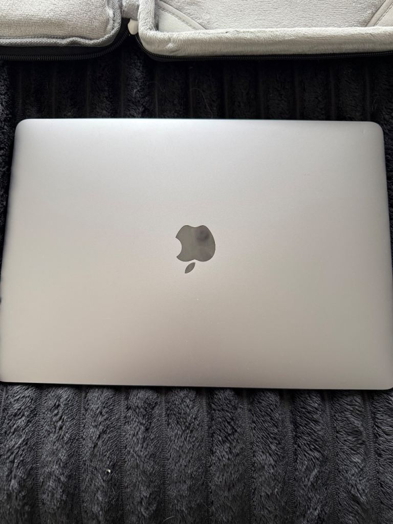 Apple MacBook Air 13-inch (2020) 