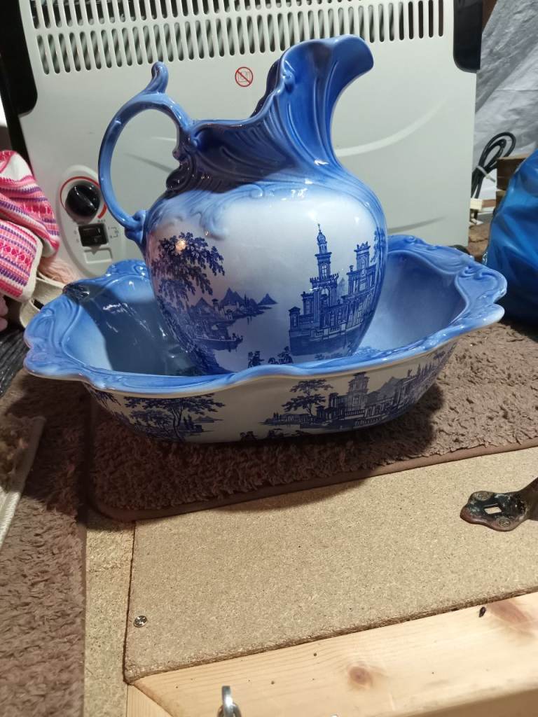 Bathroom/other jug and bowl