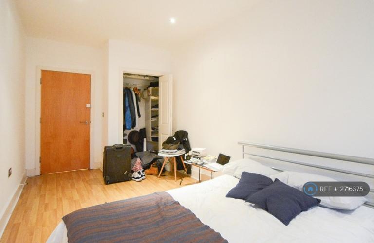 2 bedroom flat in Market Court, London, N1 (2 bed) (#2716375)