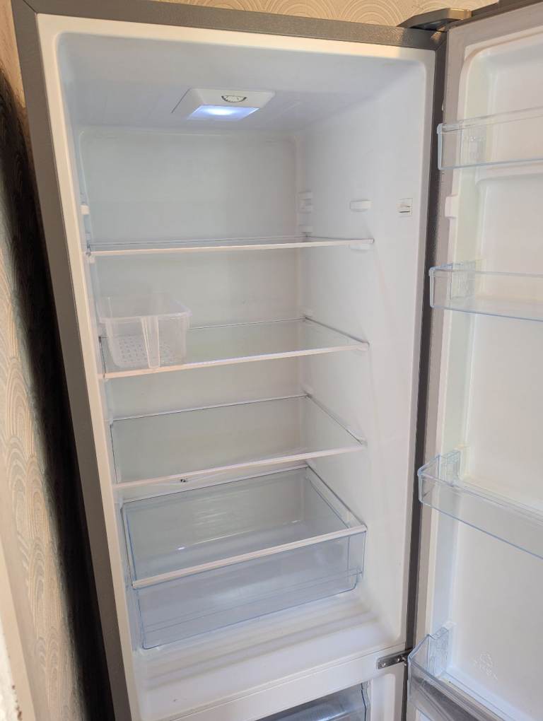Fridgemaster 70:30 fridge freezer good condition 
