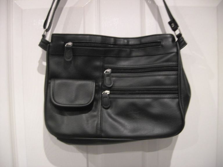 BLACK LEATHER CROSSOVER BAG