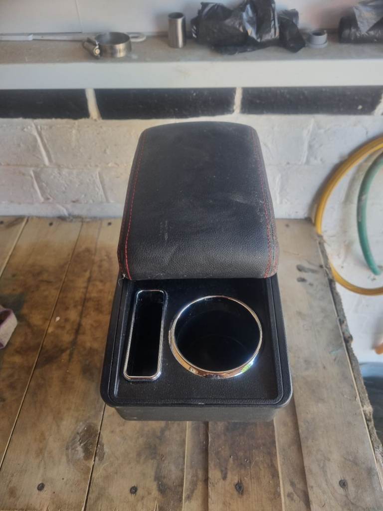 £40 Vw polo wind deflectors and universal centre console