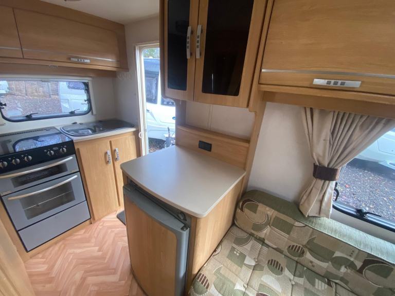 LUNAR ARIVA - 2008 - 2 BERTH - END KITCHEN - MOVER - 