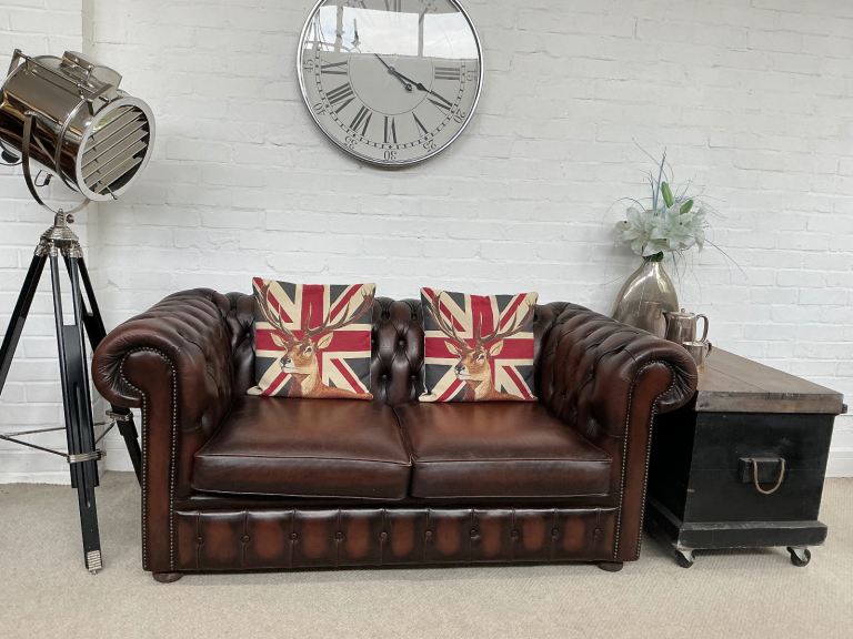 image for 2 seater chestnut brown Chesterfield sofa. VGC. Can deliver. 