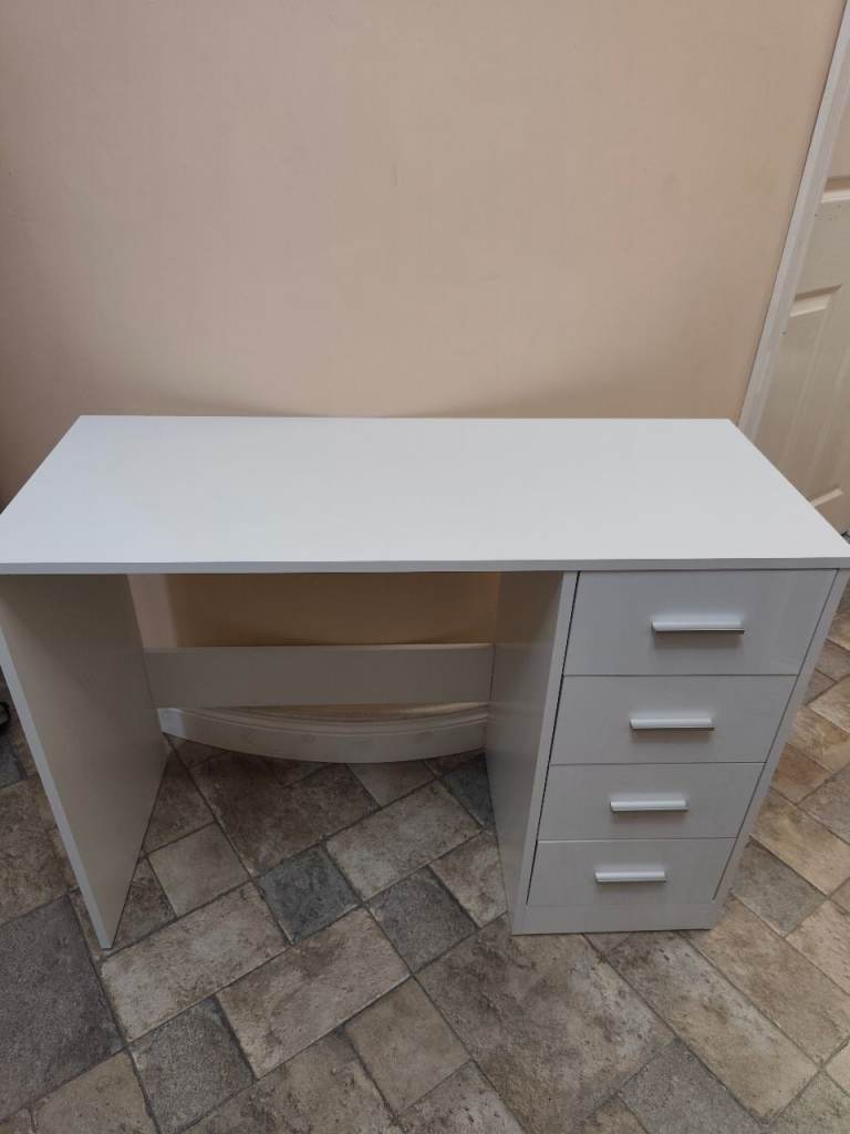 Brand new desk for sale 