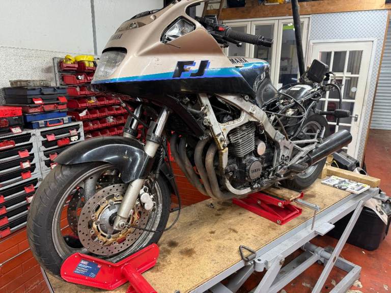 Yamaha 1992 FJ1200 Abs abandoned project for spares, repairs, barn find etc.