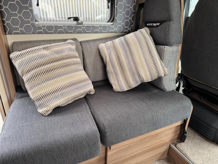 SWIFT ESCAPE 695 - 2017