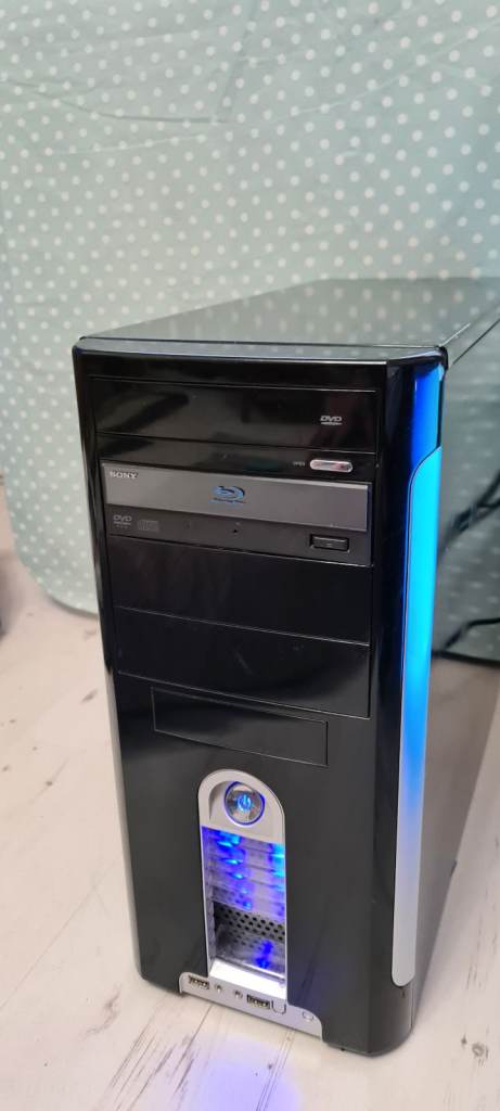 Complete & Ready to Use WINDOWS 11 Home or Office Computer with Webcam & Speakers - Excellent!