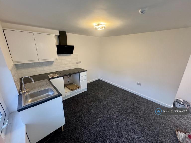 Studio flat in Crossways Road, London, CR4 (#3039737)