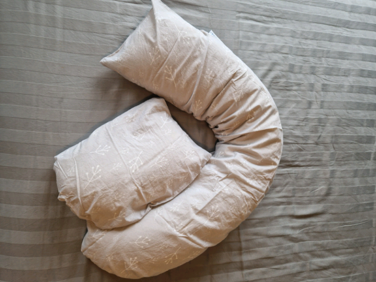 V pillow and cover 