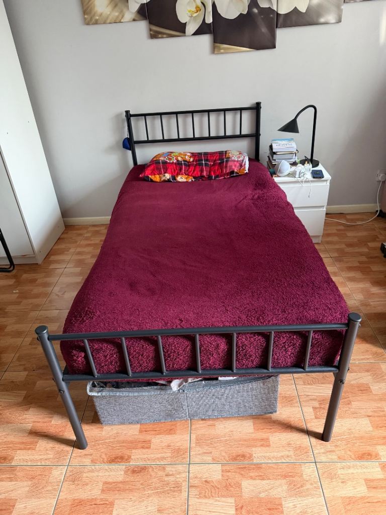 Black Metal Single Bed Frame and Mattress – Excellent Condition