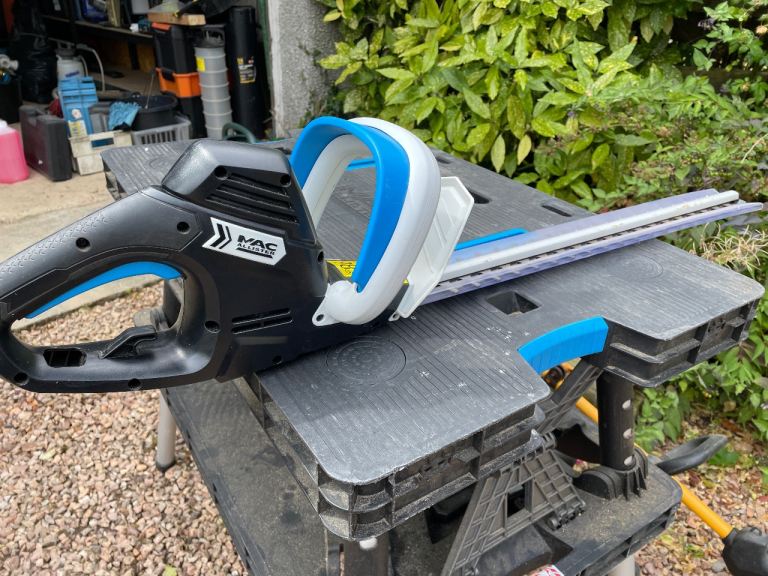 Electric Hedge Trimmer 8m cord 520w MacAllister
