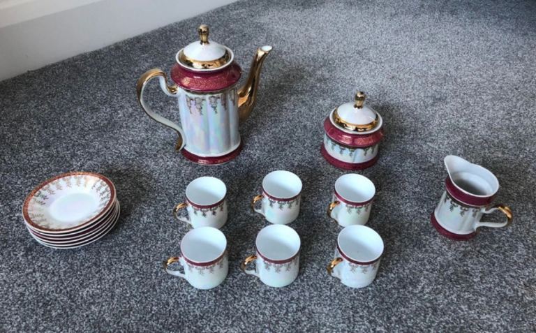 Brand New Fancy Gold, White & Burgundy 15 Piece Tea Set.