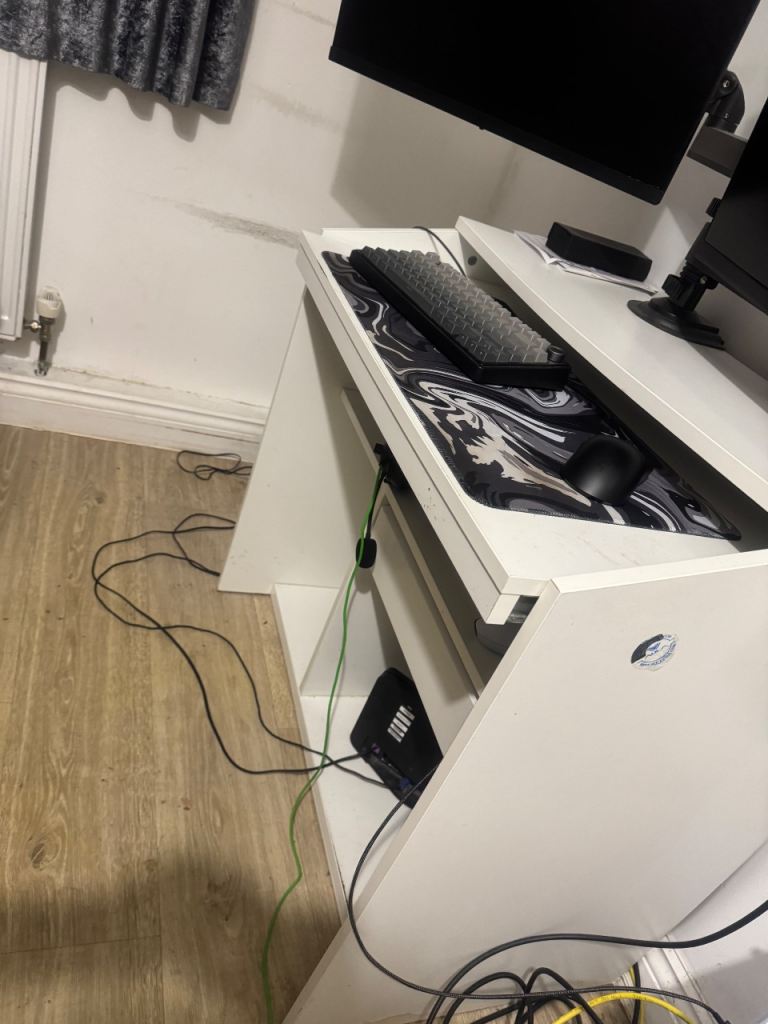 White Computer Desk with Keyboard Tray and Shelves – Good Condition