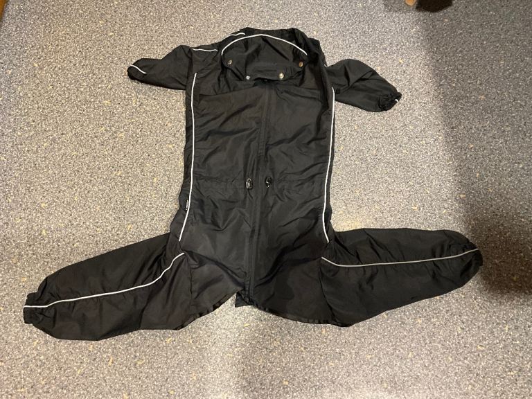 KERBI raincoat size XXXL more details online thanks. About lab size.