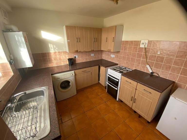 Three bed flat Dallow Road