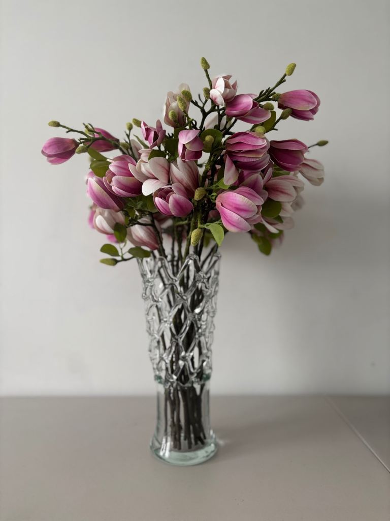 10 pcs 27inch Artificial Magnolia Flowers with glass vase 