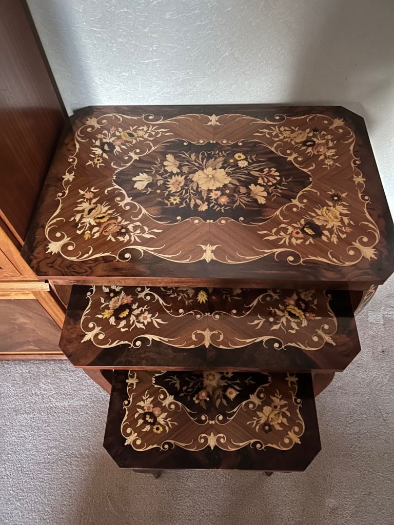 Nest of three tables 