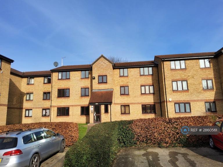 1 bedroom flat in Walpole Road, Slough, SL1 (1 bed) (#2860561)