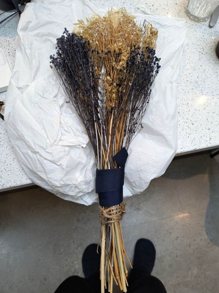 Decorative dried flowers 