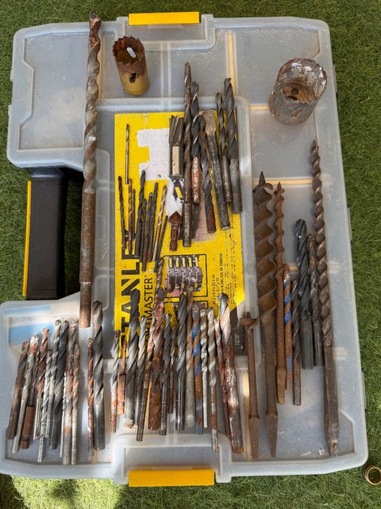 Large Job Lot of 55+ Drill Bits and Hole Saws