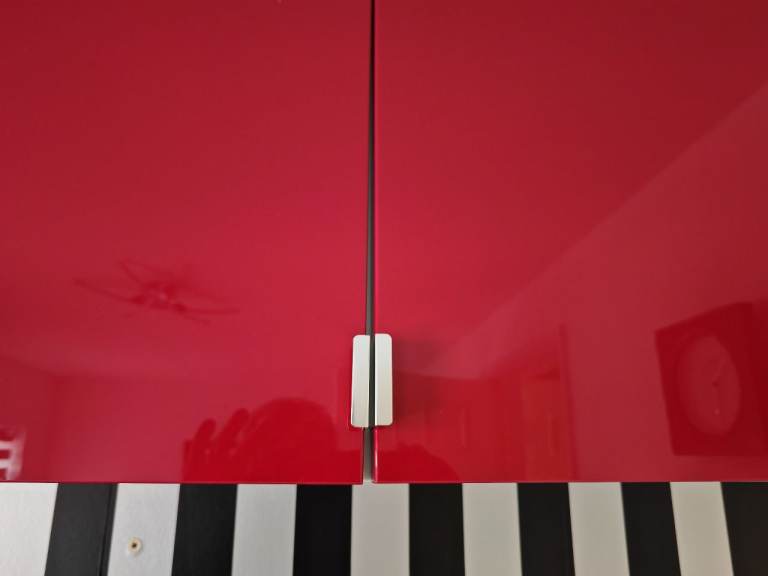 2 IKEA Besta units With Red Gloss Doors & 4 Shelves FREE DELIVERY 168