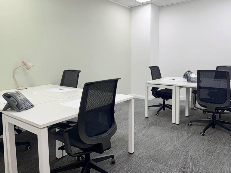 Coventry - CV1 2UR \ Office for Rent with Flexible Move-In Options 3 Workstations