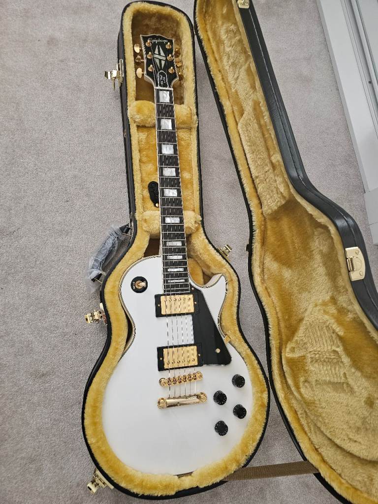 Epiphone Inspired by Gibson Custom Les Paul Custom Alpine White (excellent condition)