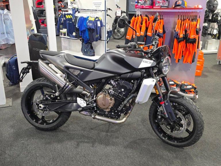 2024 - HUSQVARNA 801 SVARTPILEN