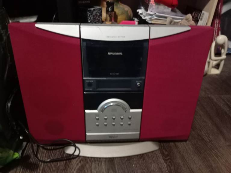 Grundig finearts cd/radio/cassette player 