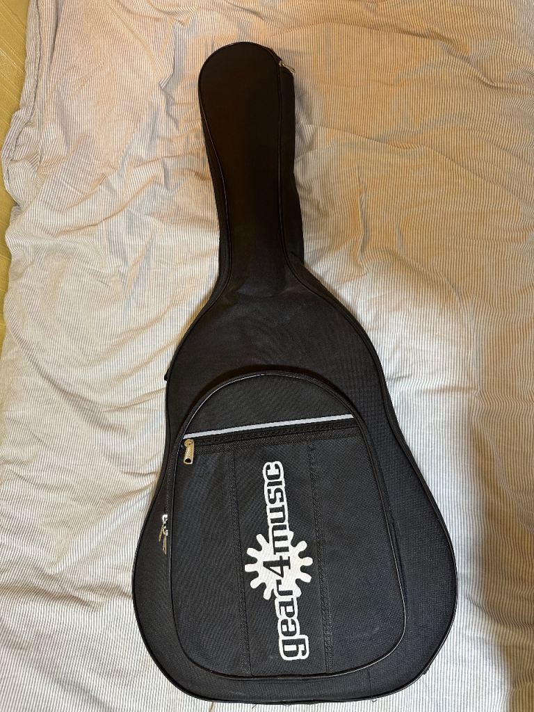 Gear4music Acoustic Guitar with Carry Case and capo– Good Condition