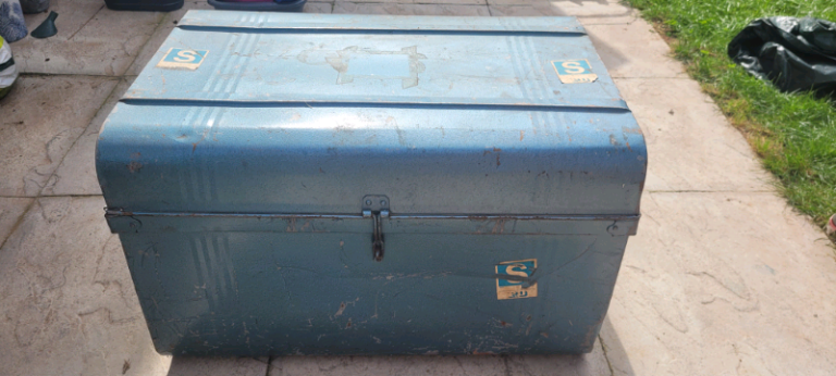 Vintage metal trunk / blanket box.