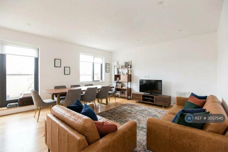2 bedroom flat in Claridge House, London, NW10 (2 bed) (#3057545)