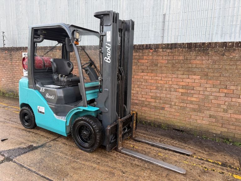 2014 Baoli 2.5t gas forklift, container spec triple mast 