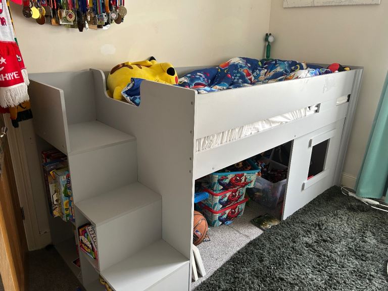 Kids High bed with shelves and play area 