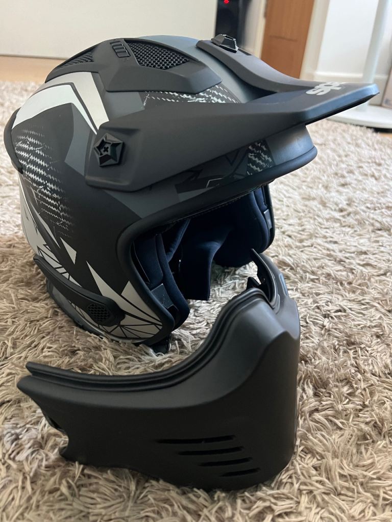 Motorbike helmet XL