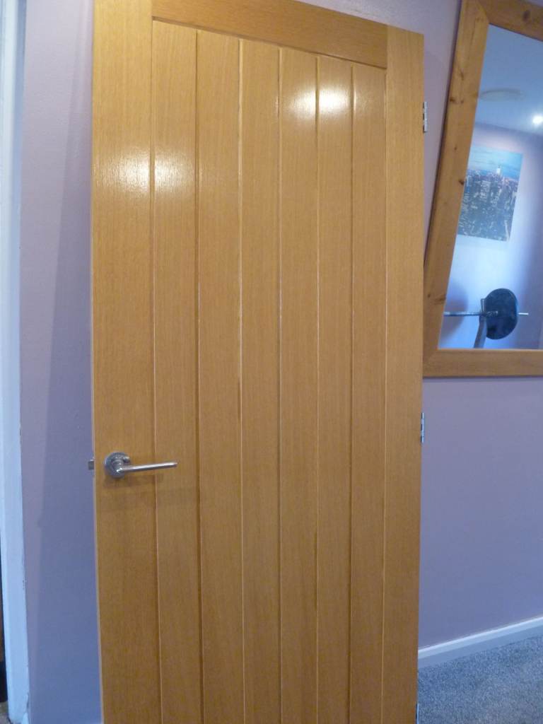 Oak Door excellent condition size 202cm x 81cm with hinges and handles
