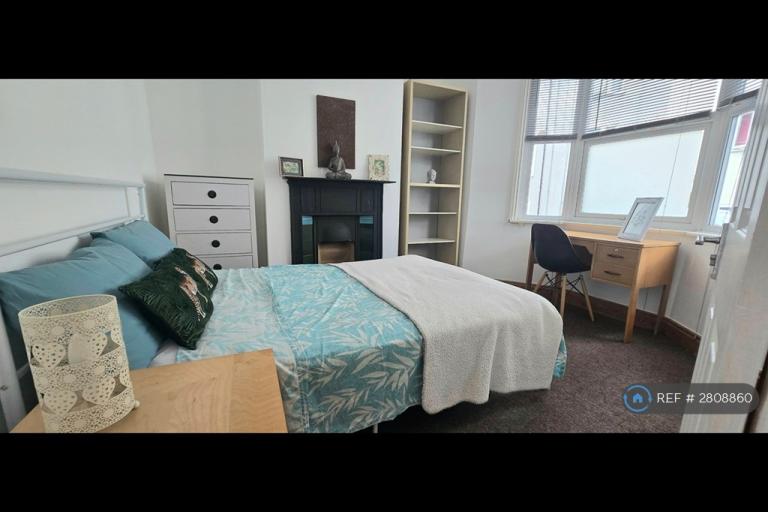 4 bedroom house in St Martins Place, Brighton, BN2 (4 bed) (#2808860)