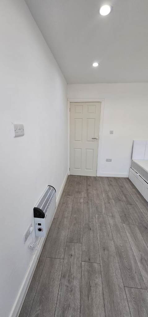 En-suite for rent (separate entrance)