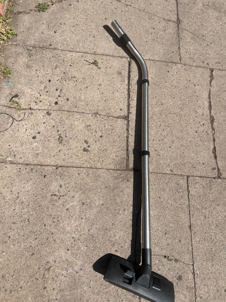 Vacuum Cleaner Head & Pole – Good Condition