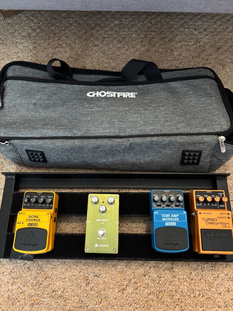 guitar pedal board with guitar pedals