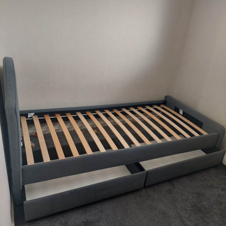 We have Single Room to let,in se20