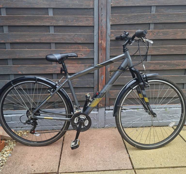 Ridge Hybrid Bike with Pump and Helmet – Good Condition