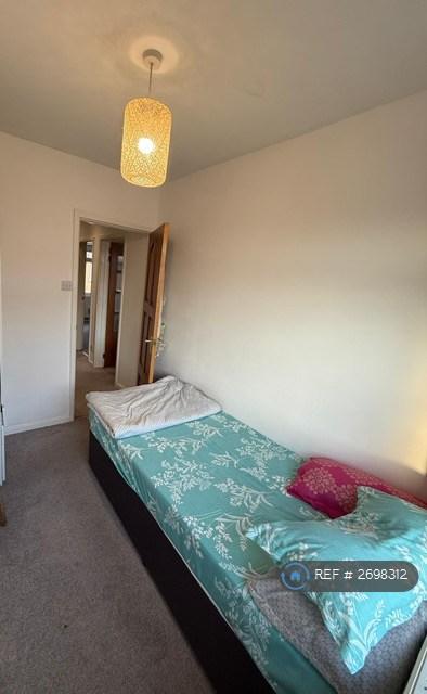2 bedroom flat in Low Hall Lane, London, E17 (2 bed) (#2698312)