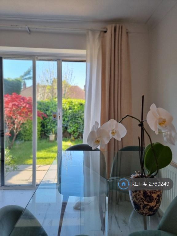 4 bedroom house in Birch Grove, Potters Bar, EN6 (4 bed) (#2769249)