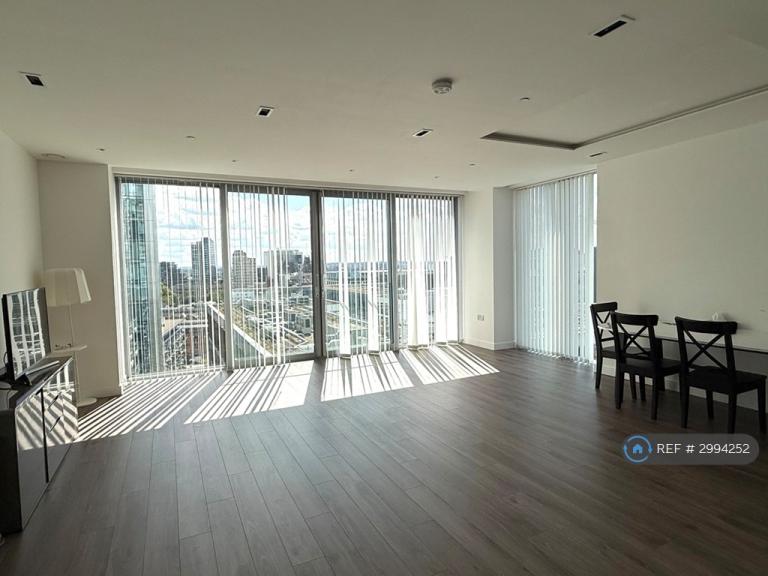 1 bedroom flat in Piazza Walk, London, E1 (1 bed) (#2994252)