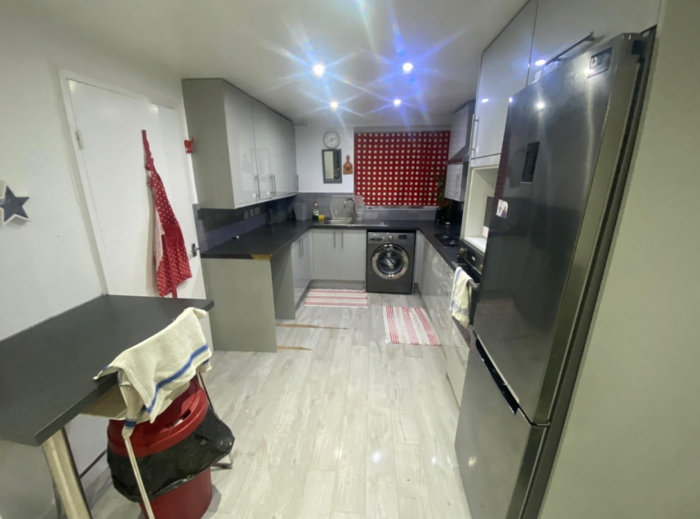 ENSUITE Double room to rent near the station in South Ockendon