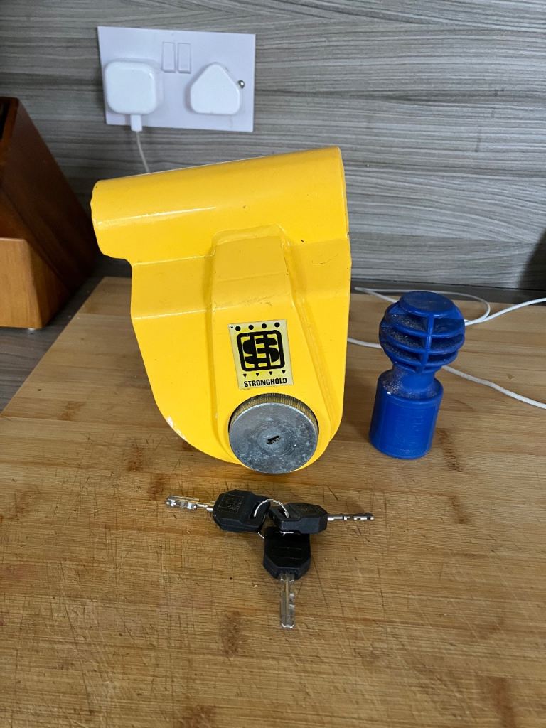 Maypole Stronghold Caravan Hitch Lock - With 3 Keys and Security Ball