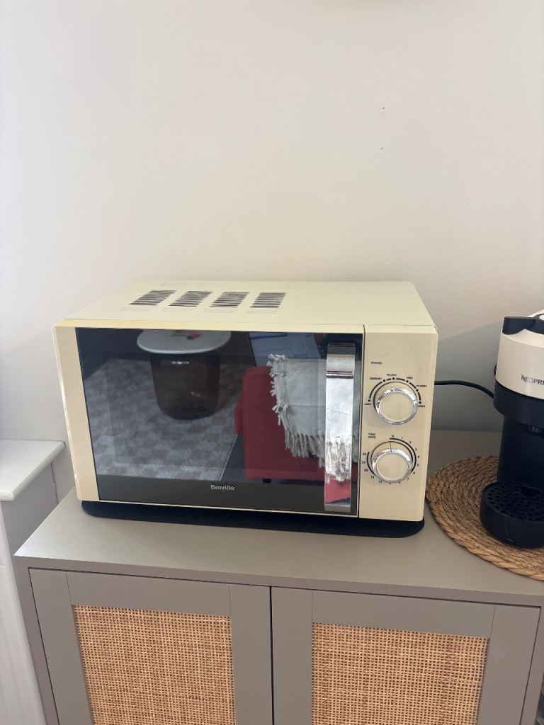 Breville Cream Microwave