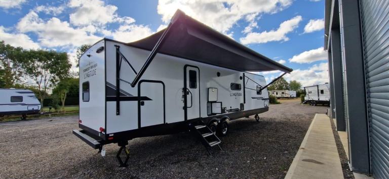 Forest River East To West Longitude 319BH American Caravan 5th Wheel